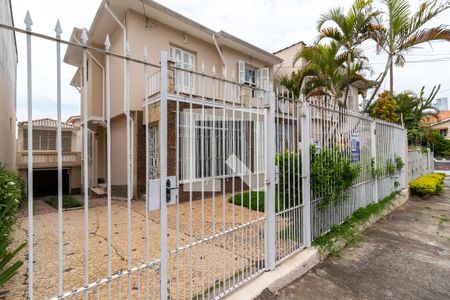 Casa à venda com 250m², 4 quartos e 4 vagas Casa à venda com 250m², 4 quartos e 4 vagasFachada