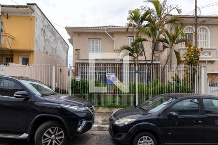 Casa à venda com 250m², 4 quartos e 4 vagas Casa à venda com 250m², 4 quartos e 4 vagasFachada