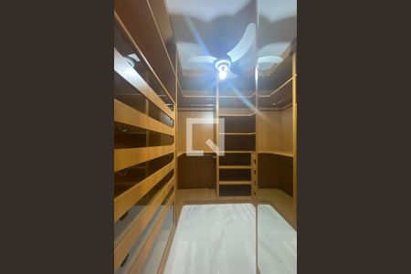 Apartamento para alugar com 156m², 3 quartos e 2 vagas Apartamento para alugar com 156m², 3 quartos e 2 vagasCloset da suíte