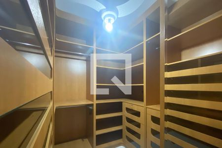 Apartamento para alugar com 156m², 3 quartos e 2 vagas Apartamento para alugar com 156m², 3 quartos e 2 vagasCloset da suíte