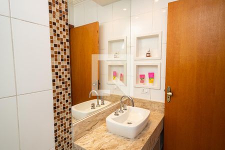 Casa à venda com 278m², 3 quartos e 4 vagasBanheiro da Suíte 1