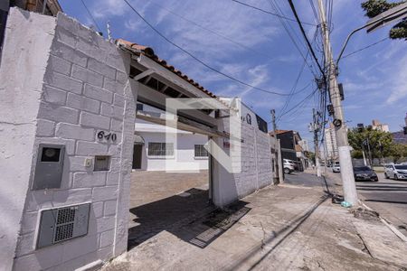 Casa à venda com 290m², 5 quartos e 3 vagas Casa à venda com 290m², 5 quartos e 3 vagasFachada