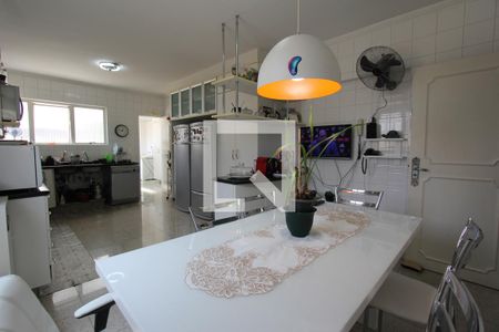 Apartamento à venda com 198m², 4 quartos e 4 vagasCozinha