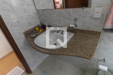 Casa à venda com 180m², 3 quartos e 2 vagas Casa à venda com 180m², 3 quartos e 2 vagasBanheiro