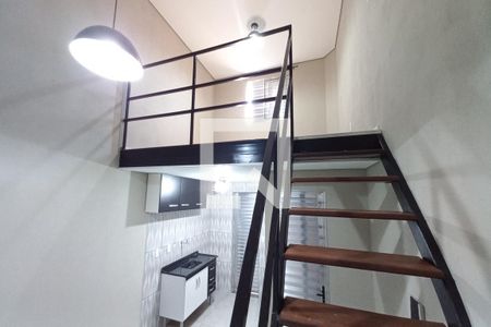 Escada de apartamento para alugar com 1 quarto, 29m² em Vila Paraíso, Campinas