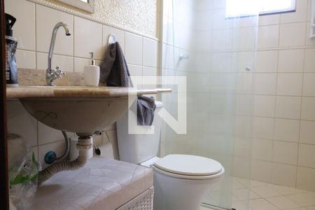 Casa à venda com 89m², 4 quartos e 2 vagasBanheiro corredor 