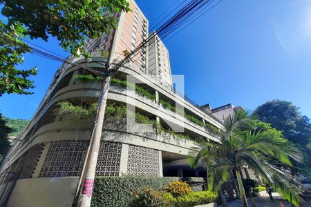 Apartamento à venda com 180m², 2 quartos e 7 vagas Apartamento à venda com 180m², 2 quartos e 7 vagasFachada