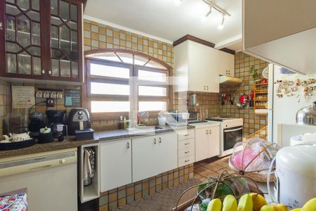 Casa à venda com 350m², 3 quartos e 3 vagasCozinha 