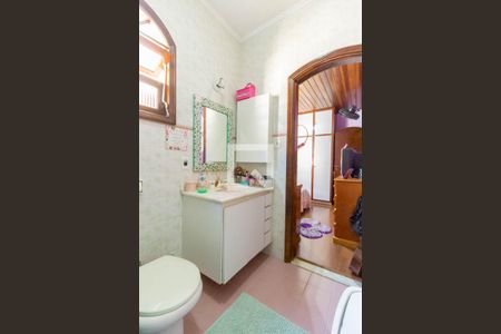 Casa à venda com 350m², 3 quartos e 3 vagasBanheiro da Suíte 2