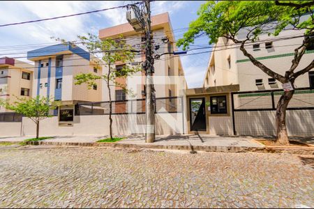Apartamento à venda com 90m², 3 quartos e 1 vaga Apartamento à venda com 90m², 3 quartos e 1 vagaFachada
