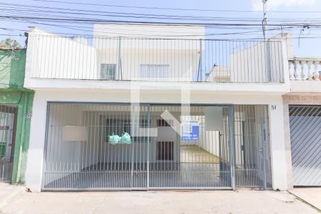 Casa à venda com 250m², 3 quartos e 4 vagas Casa à venda com 250m², 3 quartos e 4 vagasFachada