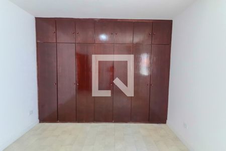 Casa à venda com 250m², 3 quartos e 4 vagas Casa à venda com 250m², 3 quartos e 4 vagasQuarto 2