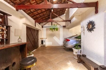 Casa à venda com 270m², 5 quartos e 3 vagas Casa à venda com 270m², 5 quartos e 3 vagasGaragem