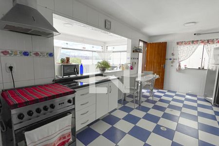 Casa à venda com 370m², 6 quartos e 4 vagas Casa à venda com 370m², 6 quartos e 4 vagascozinha