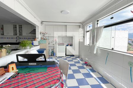 Casa à venda com 370m², 6 quartos e 4 vagas Casa à venda com 370m², 6 quartos e 4 vagasÁrea de Serviço