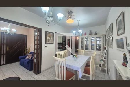 Casa à venda com 119m², 3 quartos e 3 vagas