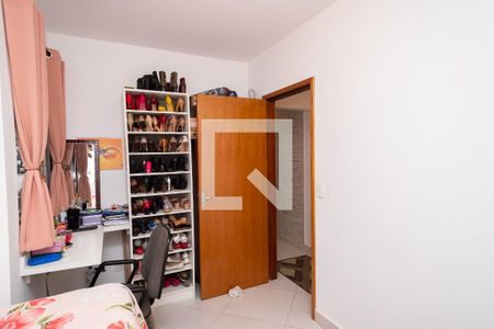 Casa à venda com 207m², 3 quartos e 3 vagas Casa à venda com 207m², 3 quartos e 3 vagasQuarto 2