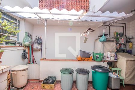 Casa à venda com 190m², 3 quartos e 2 vagas Casa à venda com 190m², 3 quartos e 2 vagasQuintal e Área de Serviço