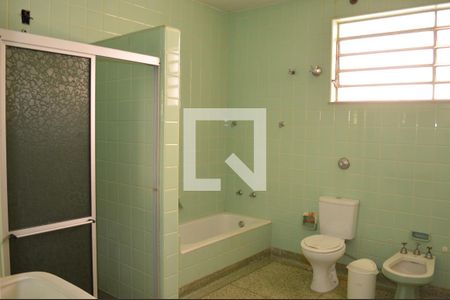 Casa à venda com 220m², 3 quartos e 3 vagasBanheiro Social