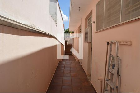 Casa à venda com 220m², 3 quartos e 3 vagasCorredor lateral