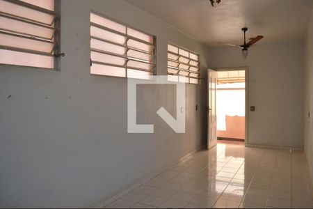 Casa à venda com 220m², 3 quartos e 3 vagasQuarto exteno