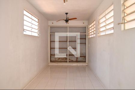 Casa à venda com 220m², 3 quartos e 3 vagasQuarto externo