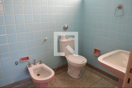 Casa à venda com 220m², 3 quartos e 3 vagasBanheiro suite