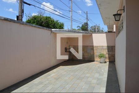 Casa à venda com 220m², 3 quartos e 3 vagasEspaço frente casa