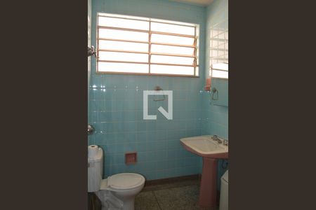 Casa à venda com 220m², 3 quartos e 3 vagasBanheiro suite