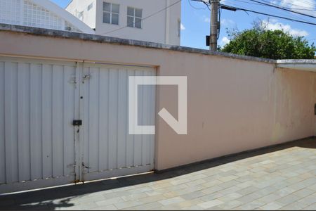 Casa à venda com 220m², 3 quartos e 3 vagasEspaço frente casa