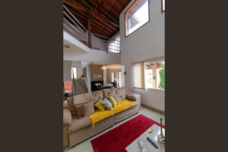 Casa à venda com 350m², 5 quartos e 8 vagas Casa à venda com 350m², 5 quartos e 8 vagasSala de TV