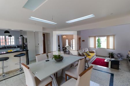 Casa à venda com 350m², 5 quartos e 8 vagas Casa à venda com 350m², 5 quartos e 8 vagasSala de Jantar