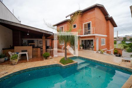 Casa à venda com 350m², 5 quartos e 8 vagas Casa à venda com 350m², 5 quartos e 8 vagasPiscina
