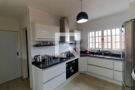 Casa à venda com 350m², 5 quartos e 8 vagas Casa à venda com 350m², 5 quartos e 8 vagasCozinha