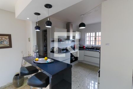 Casa à venda com 350m², 5 quartos e 8 vagas Casa à venda com 350m², 5 quartos e 8 vagasCozinha