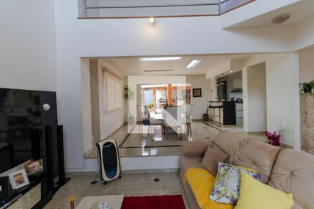 Casa à venda com 350m², 5 quartos e 8 vagas Casa à venda com 350m², 5 quartos e 8 vagasSala de TV