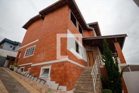Casa à venda com 350m², 5 quartos e 8 vagas Casa à venda com 350m², 5 quartos e 8 vagasFachada