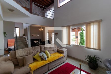 Casa à venda com 350m², 5 quartos e 8 vagas Casa à venda com 350m², 5 quartos e 8 vagasSala de TV