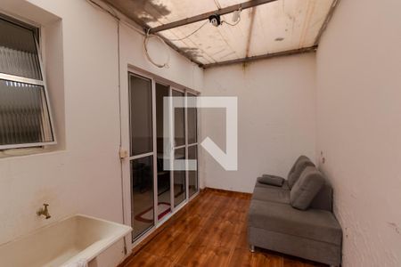 Casa à venda com 350m², 5 quartos e 8 vagas Casa à venda com 350m², 5 quartos e 8 vagasÁrea de Serviço da Casa 02