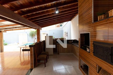 Casa à venda com 350m², 5 quartos e 8 vagas Casa à venda com 350m², 5 quartos e 8 vagasChurrasqueira