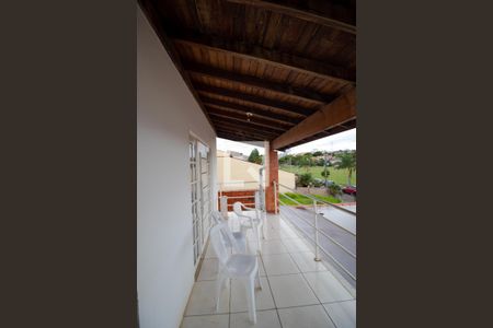 Casa à venda com 350m², 5 quartos e 8 vagas Casa à venda com 350m², 5 quartos e 8 vagasVaranda