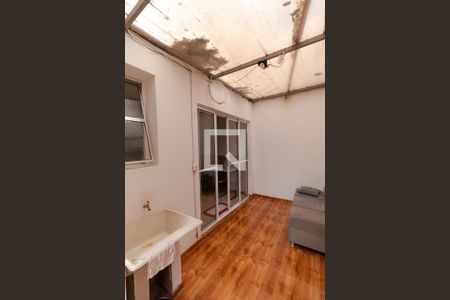 Casa à venda com 350m², 5 quartos e 8 vagas Casa à venda com 350m², 5 quartos e 8 vagasÁrea de Serviço da Casa 02