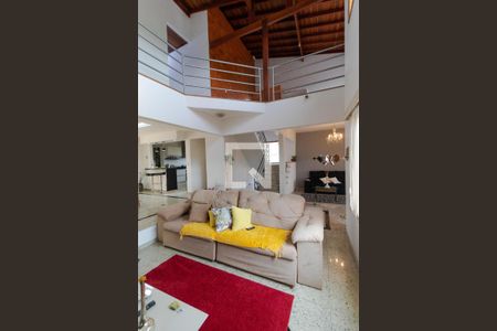 Casa à venda com 350m², 5 quartos e 8 vagas Casa à venda com 350m², 5 quartos e 8 vagasSala de TV