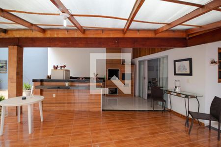 Casa à venda com 350m², 5 quartos e 8 vagas Casa à venda com 350m², 5 quartos e 8 vagasChurrasqueira