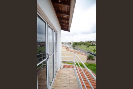 Casa à venda com 350m², 5 quartos e 8 vagas Casa à venda com 350m², 5 quartos e 8 vagasSacada da Sala ìntima