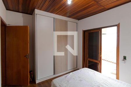 Casa à venda com 350m², 5 quartos e 8 vagas Casa à venda com 350m², 5 quartos e 8 vagasQuarto 02