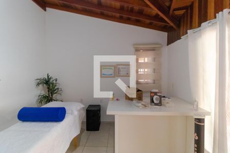 Casa à venda com 350m², 5 quartos e 8 vagas Casa à venda com 350m², 5 quartos e 8 vagasSala de apoio da Churrasqueira