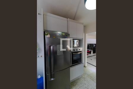 Casa à venda com 350m², 5 quartos e 8 vagas Casa à venda com 350m², 5 quartos e 8 vagasCozinha