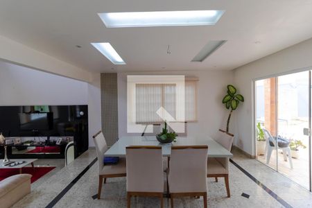 Casa à venda com 350m², 5 quartos e 8 vagas Casa à venda com 350m², 5 quartos e 8 vagasSala de Jantar