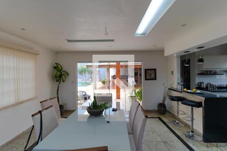 Casa à venda com 350m², 5 quartos e 8 vagas Casa à venda com 350m², 5 quartos e 8 vagasSala de Jantar